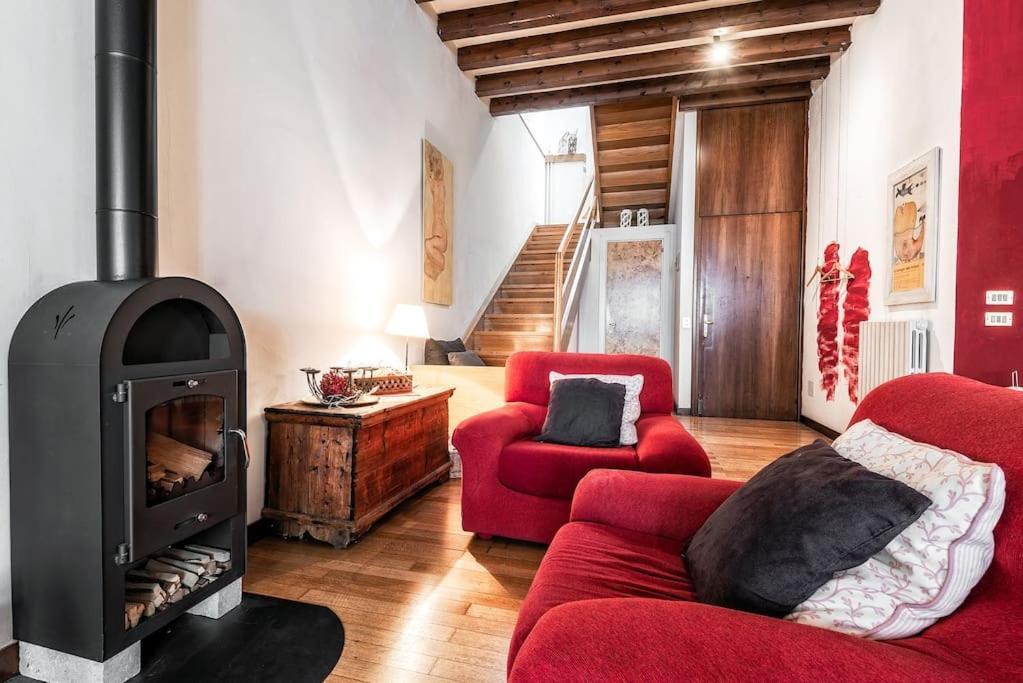 Loft Overlooking The Old Town . 费尔特雷 外观 照片